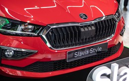Skoda Slavia vừa ra mắt Việt Nam giá từ 421 triệu, có gì lạ mà chuyên gia "giật mình" khi lái thử?