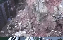 Bờ taluy cao 3m đổ ập xuống con hẻm ở Đà Lạt