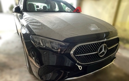 Soi nội ngoại thất Mercedes-Benz E-Class 2025 mới lộ diện tại Việt Nam: Dễ là bản ‘base’, có ADAS, mâm có thể gây tranh cãi