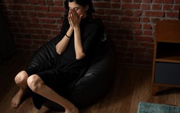 Thấy con dâu mua lọ nước hoa mới, mẹ chồng bịt mũi rồi quay sang nói với chồng tôi một câu khiến tôi uất ức