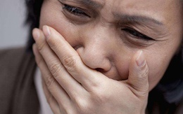 Bà mẹ U60 ôm mặt khóc nức nở: "Chỉ vì một câu nói trong phiên tòa 20 năm trước, tôi đã phá nát tâm hồn con gái mình"