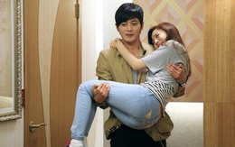 Nụ cười kì quái đêm tân hôn của "anh chồng già" khiến tôi vỡ òa sau bao tháng sợ hãi