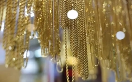 Giá vàng thế giới tăng cao nhất lịch sử, chứng khoán thăng hoa