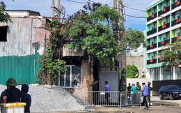 Xót xa vụ cháy khiến gia đình 4 người tử vong ở Hà Nội: Tôn quây kín nhà, khói nghi ngút, nhiều tiếng nổ