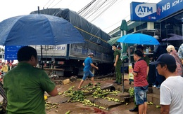 CLIP: Hiện trường vụ xe tải lao vào chợ khiến 3 người chết