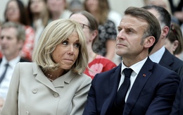 Tổng thống Pháp nộp bằng chứng vợ không phải đàn ông