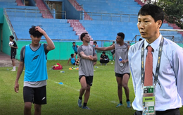 Đối thủ hành động lạ, giấu vũ khí bí mật cạnh tranh tuyển Việt Nam?