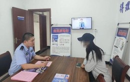 Cung cấp số tài khoản cho công ty để nhận lương, cô gái sinh năm 2000 bất ngờ nhận được hàng loạt “giấy báo nợ”, bị phong toả thẻ ngân hàng