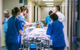 Suýt chết khi mang thai, người phụ nữ tiết lộ nhìn thấy 2 điều ở “thế giới bên kia”