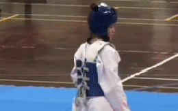 Võ sĩ Việt Nam gây bão mạng quốc tế với cú đá đẹp khó tin, clip vượt mốc 23 triệu view