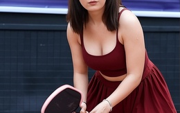 "Đánh đôi pickleball, đồng đội mải ngắm gái xinh sân bên cạnh khiến tôi thua tức tưởi"