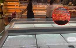 Siêu thị Trung Quốc trước siêu bão Ragasa: Kệ hàng trống trơn nhưng 3 loại rau vẫn "ế chỏng chơ", netizen thắc mắc lý do