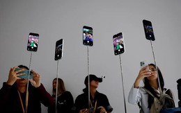 "Cơn địa chấn" ở Việt Nam là lời cảnh tỉnh: Samsung, iPhone cần rũ mác sang chảnh, bán điện thoại rẻ hơn?