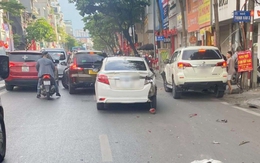 Ô tô tông liên hoàn vào nhiều phương tiện trên phố Hà Nội, 4 người bị thương