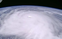 Ảnh hiếm siêu bão Ragasa từ vũ trụ: Cảnh tượng dữ dội như nuốt chửng Trái Đất, phi hành gia ISS nghẹt thở