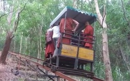 Xe cáp rơi xuống sườn núi, bảy nhà sư thiệt mạng