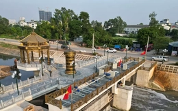 Vì sao một số đoạn sông Tô Lịch nước chuyển màu đen?