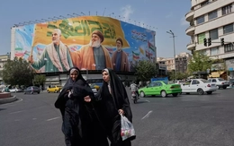 Iran mắc kẹt giữa hai bờ vực thẳm