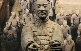 Bí ẩn đội quân đất nung trong lăng Tần Thủy Hoàng: Tại sao nhiều chiến binh nắm chặt tay không, vũ khí của họ đâu rồi?