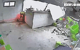 VIDEO: Bão số 10 Bualoi diễn biến phức tạp, nhiều nơi hứng mưa to, sóng lớn