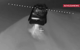 Cảnh drone đánh chìm 4 xuồng không người lái trên sông Dnipro trong đêm