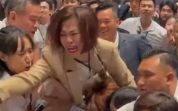 Vụ môi giới trèo cả lên bàn giật phiếu mua căn hộ ở TP HCM, chủ đầu tư nói "Chỉ là một khoảnh khắc ngắn"