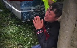 Chồng thẫn thờ kể khoảnh khắc vợ bị lũ cuốn khi ra bến xe về quê