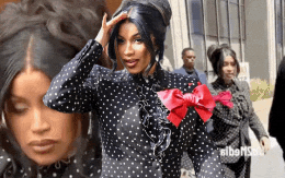 Trần đời chưa thấy ai hầu toà như sao nữ này: Hết cợt nhả, ngủ gục, rồi lại xô xát ngay sau xét xử!