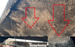 Cận cảnh dầm nhịp và trụ cầu Vĩnh Tuy bị cháy trơ lõi thép