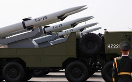 “Đốt diêm trong bão”: Tên lửa Trung Quốc xuất hiện trong duyệt binh khiến thế giới kinh ngạc