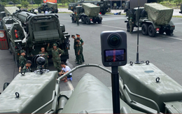 Những người tạo nên góc máy 'đi dưới gầm xe' tại Lễ diễu binh, diễu hành