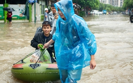 Cảnh đi thuyền, kéo xe tự chế tại khu đô thị triệu USD nhưng hễ mưa là ngập ở Hà Nội
