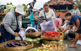 Quyết đạt tăng trưởng GDP trên 5%, nước láng giềng Việt Nam tung gói trợ giá tiêu dùng 2 tỷ USD để dân tiêu tiền thay vì gửi ngân hàng