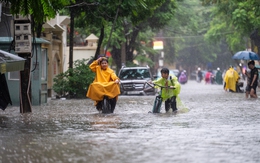 Hà Nội ngập kinh hoàng, Sở GD-ĐT chỉ đạo nóng cho tất cả các trường trên thành phố