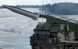 Anh lập tức đưa tên lửa NIGHTFALL tới chiến sự sau khi hoàn thành phát triển