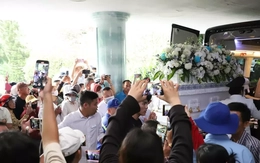 YouTuber vây quanh nơi hỏa táng Ngọc Trinh, người nhà cầu xin