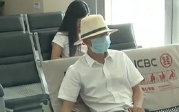 Khách gửi 11 tỷ đồng tiền đền bù đất vào ngân hàng, 1 năm sau lãi hơn 369 triệu nhưng đến rút thì bị từ chối, nhân viên khẳng định: “Chúng tôi chỉ làm theo hợp đồng”