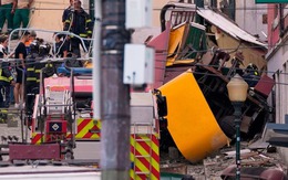 Video: Tàu điện trật bánh đâm vào toà nhà, 15 người thiệt mạng