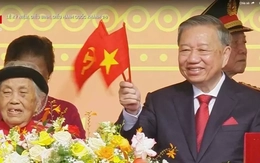 Chia sẻ của Mẹ Việt Nam Anh hùng ngồi cạnh Tổng Bí thư Tô Lâm trong lễ diễu binh