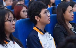 Trao học bổng toàn phần cho tân sinh viên mất 4 người thân trong vụ lật tàu Hạ Long