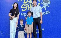 Quế Ngọc Hải nắm tay con gái đến lớp ngày khai giảng, trên sân bản lĩnh, về nhà chuẩn người đàn ông của gia đình