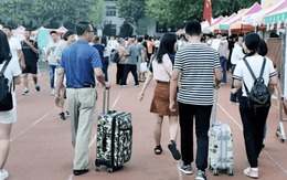 Tân sinh viên nhập học tốt nhất nên có phụ huynh đi cùng: Chia sẻ của một đàn chị rất đáng suy ngẫm