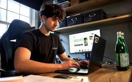 Chàng trai 18 tuổi trở thành hiện tượng nhờ sở hữu ứng dụng AI đạt 1,4 triệu USD lợi nhuận/tháng