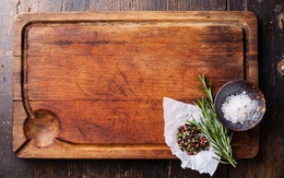 Cách làm sạch thớt gỗ để tránh rước bệnh vào người: Rất đơn giản nhưng không phải ai cũng biết