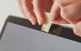 Kiểu tống tình chưa từng có: phần mềm độc hại tự bật webcam, chụp hình người xem nội dung nhạy cảm