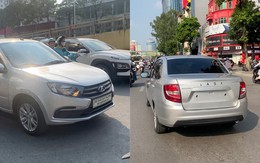 Lada Granta lộ diện trên đường phố Hà Nội: Thiếu nhiều thứ, dòng chữ đầu xe gây chú ý, chuyên gia cho rằng vẫn có một bộ phận thích