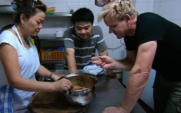 Đầu bếp nổi tiếng hàng đầu thế giới thử 1 món ăn Hà Nội: Xin công thức mang về nhưng bị từ chối