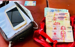 Bà lão mang 120 triệu đồng đến trụ sở công an để nhờ chuyển cho ‘công an dỏm’