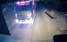 Nữ Tiktoker nổi tiếng dừng xe tải giữa đường để tranh luận việc “nháy đèn”