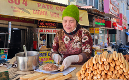 Về Hải Phòng gặp người bán pate truyền thống, lượng khách giảm 60%: “Chúng tôi không có quan hệ gì với pate Cột Đèn kia”